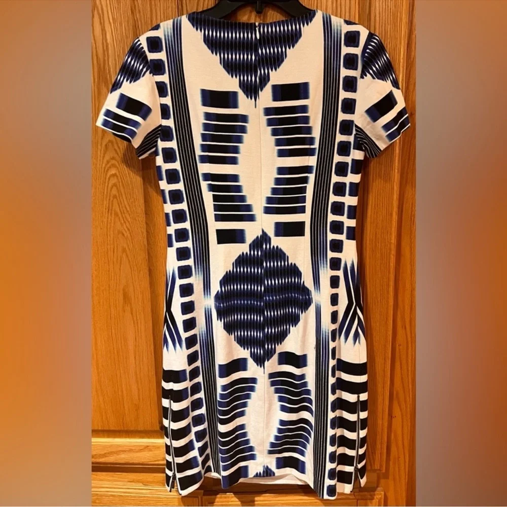 Trina Turk Kiara Geometric Mini Shift Dress‎ in Midnight Blue & White Size 2 - Picture 9 of 14